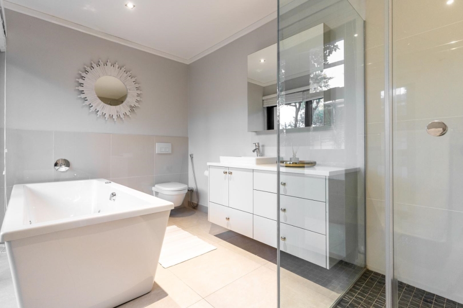 4 Bedroom Property for Sale in Stonehurst Mountain Estate Western Cape